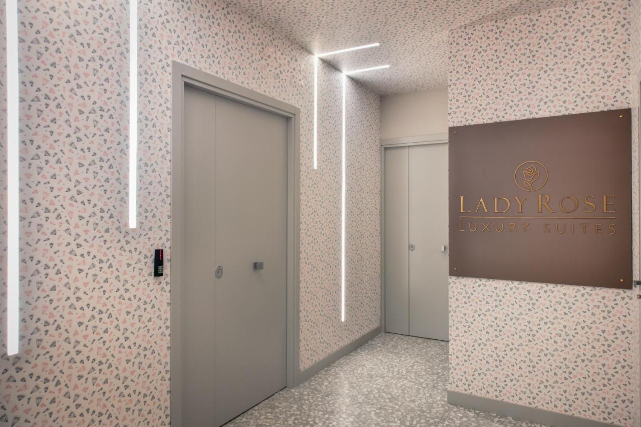 Lady Rose Hotel เนเปิลส์ ภายนอก รูปภาพ